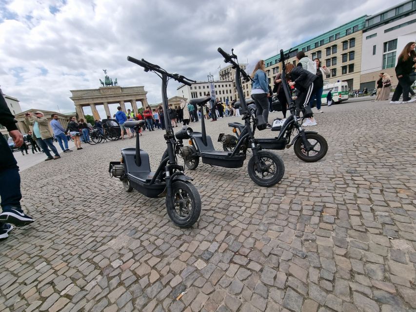 2-H Berlin: Top Sights Guided E-Scooter Tour - The Reichstag stop, the Reichstag fire, and how to frame the photos