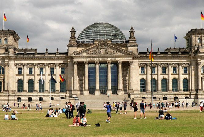 5hours: Guide, Chauffeur & Photographer in Berlin private Tour - Meet Valeri Vasilev, the guide, driver, and photographer