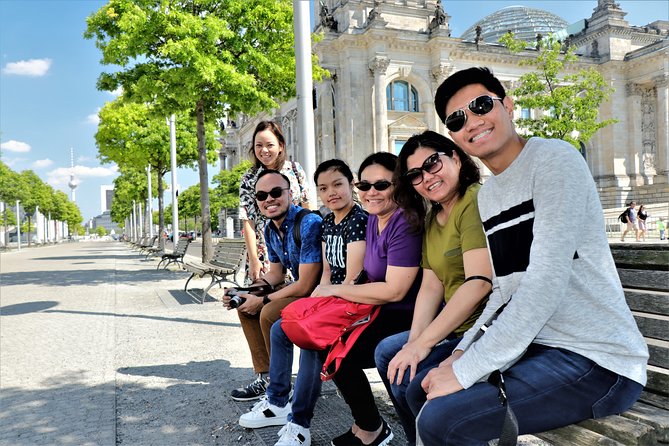 5hours: Guide, Chauffeur & Photographer in Berlin private Tour - Brandenburg Gate to Victory Column, classic symbols with context