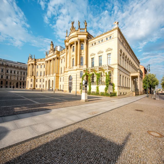 Albert Einstein in Berlin Private Guided Tour - Humboldt University and the Science Moment: 25 November 1915