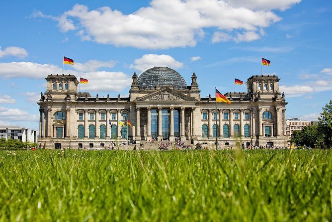 All-in-One Berlin Highlights on Foot: Private Walking Tour - Stop 4, Checkpoint Charlie, Cold War theater made concrete