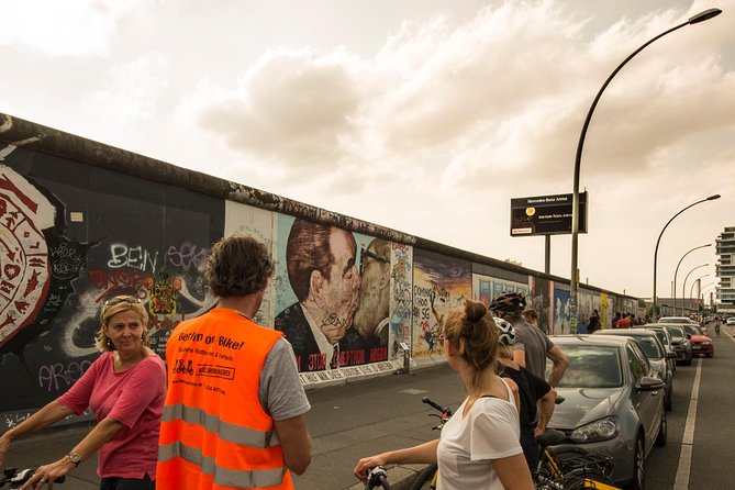 Alternative Berlin Bike Tour - Off the Beaten Tracks in Small Groups - Friedrichshain Parks and the Neighborhood Mood Shift