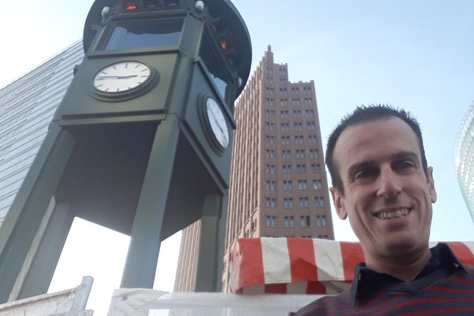 Alternative Berlin Private Tour with Jacob - Graffiti and Squats - Brandenburg Gate to Hackesche Höfe and Hackescher Markt: Wall Memories and Street-Food Timing