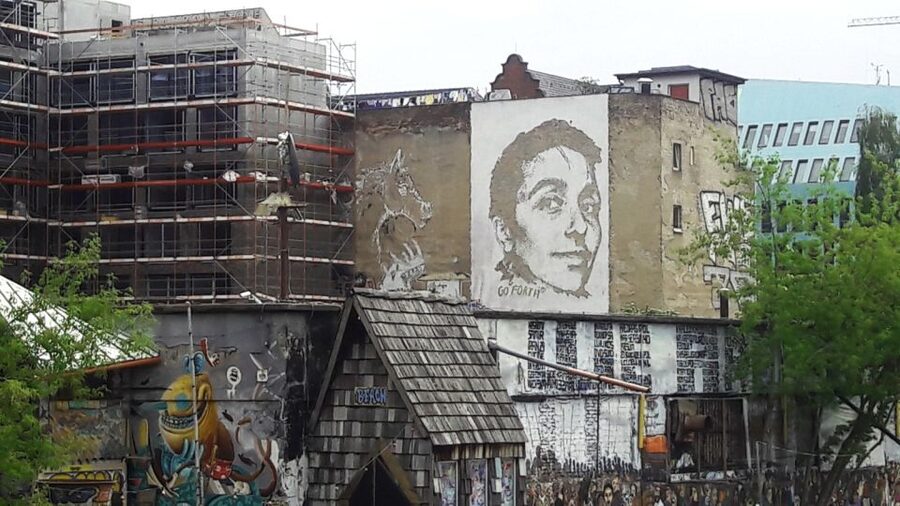 Alternative Berlin / Street art tour - Private group - Music scene timeline, from gramophone rebellion to underground clubs