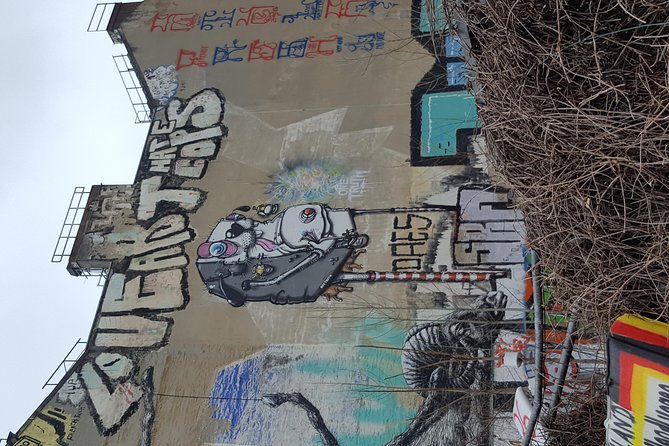 Alternative tour, History off the beaten path - Getting there, meeting, and finishing near Mariannenplatz