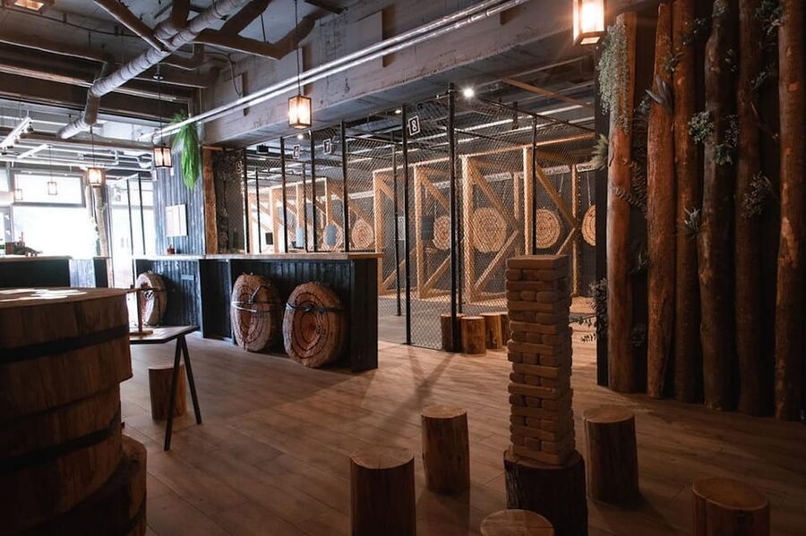 AXE THROWING EXPERIENCE IN BERLIN - Your Lane Setup, Group Vibes, and How the Tournament Energy Works
