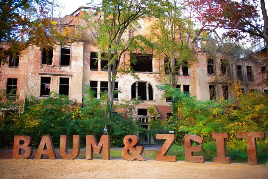 Beelitz-Heilstätten: Baum&Zeit Tree Top Walk Entry Ticket - Walking the 700 meters in the air (barrier-free, but still a walk)