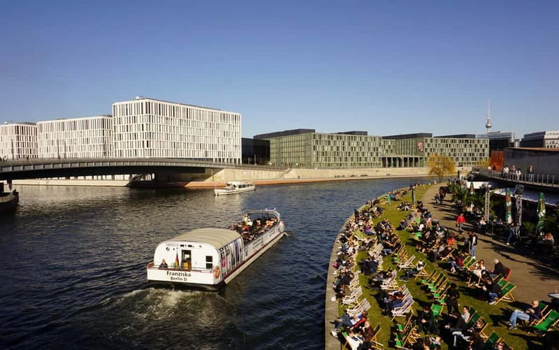 Berlin: 1-Hour Boat Tour with Bilingual Live Guide - Key things I’d plan around