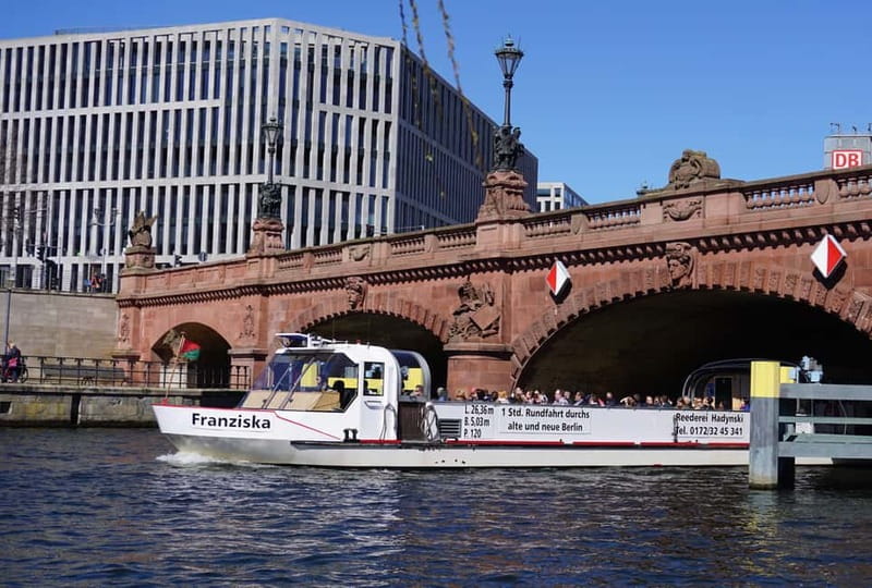 Berlin: 1-Hour Boat Tour with Bilingual Live Guide - MS Carola and MS Franziska: comfort, views, and the best place to sit