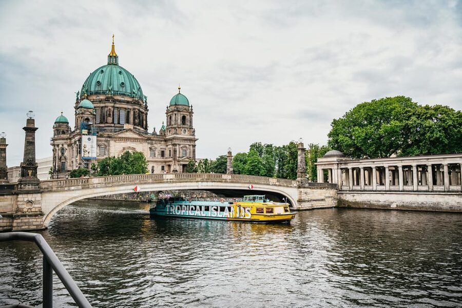 Berlin: 1-Hour City Sightseeing Cruise - Key things to know before you board