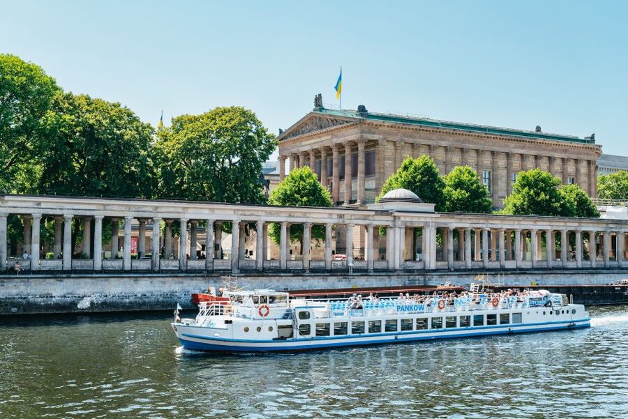 Berlin: 1-Hour City Tour by Boat with Guaranteed Seating - The Spree route you will actually see, from Reichstag to Nikolaiviertel