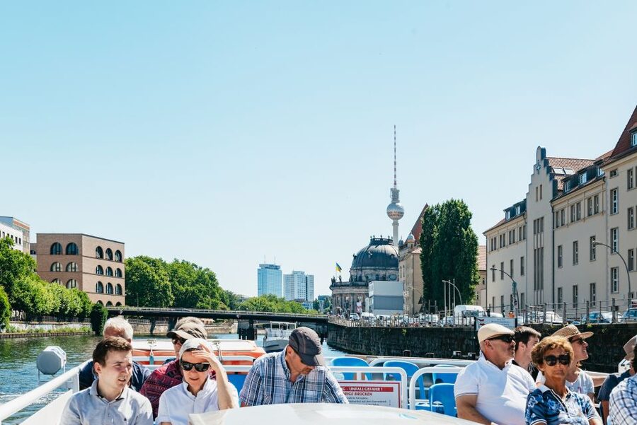 Berlin: 1-Hour City Tour by Boat with Guaranteed Seating - Seats, comfort, and the boat’s onboard vibe
