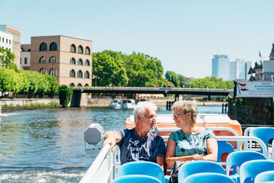 Berlin: 1-Hour City Tour by Boat with Guaranteed Seating - Weather, timing, and how to get the best views