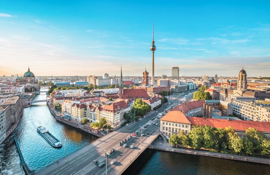 Berlin: 1-Hour Guided Tour of the Historic Center - Brandenburg Gate and Pariser Platz: Berlin’s headline view