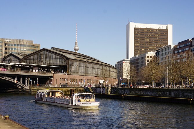 Berlin: 1-hr Boat Tour with Bilingual Live Guide (DE/EN) - Price and what you get from a one-hour Spree cruise
