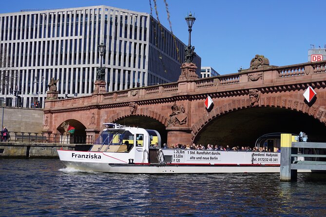 Berlin: 1-hr Boat Tour with Bilingual Live Guide (DE/EN) - Drinks on board: fun add-on, extra cost, cash needed