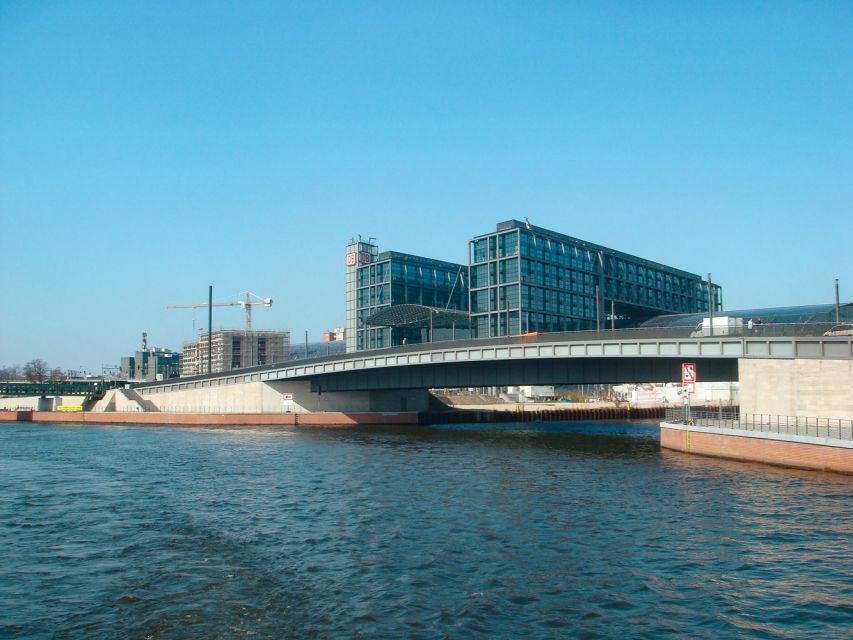 Berlin: 2.5-Hour East Side Boat Cruise with Commentary - Why this 2.5-hour East Side Spree cruise is worth your time