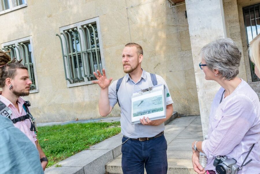 Berlin: 2.5-Hour Walking Tour through Kreuzberg 61 - Bergmannstraße, the Fachwerkhof, and the charm of Chamissoplatz
