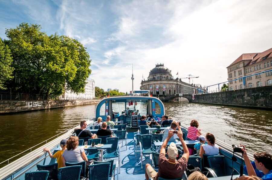 Berlin: 3.25-Hour Spree & Landwehrkanal Boat Tour - Bridges, commentary, and your audio plan (headphones help)