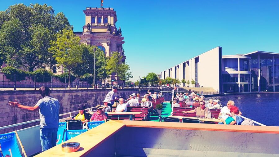 Berlin: 3.5-Hour Sightseeing Cruise on the Spree River - Heading back north: Humboldt Harbour and the inland ports near Westhafen
