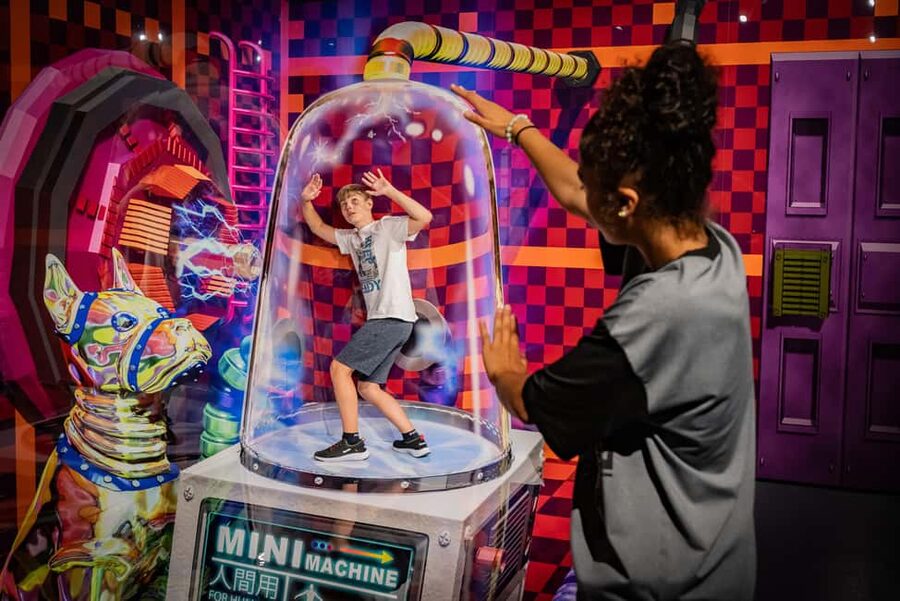 Berlin: 3D TrickArt Museum - Tickets - Godzilla, the helicopter rescue, and the “last-second” shot payoff