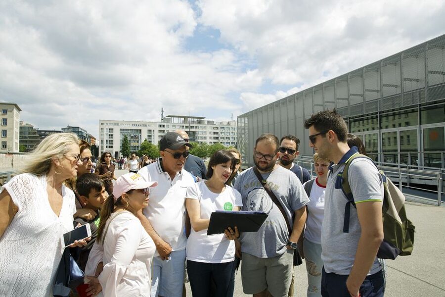 Berlin: 4-Hour Guided Highlights Tour in Spanish - The Berlin Wall story, from construction to everyday life