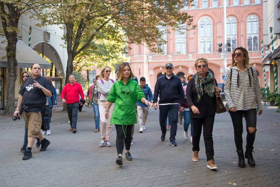 Berlin: 4-Hour Guided Highlights Tour in Spanish - Pacing, breaks, and how to dress for 4 hours