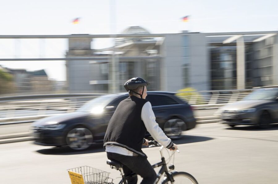 Berlin: 48-Hour or 72-Hour Bike Rental - Riding the Spree and sampling both sides of Berlin