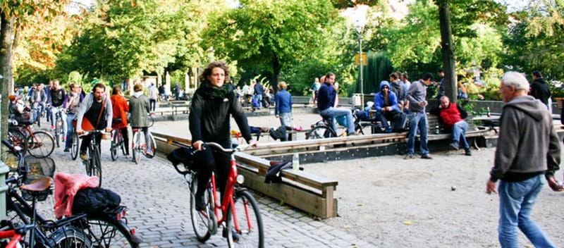 Berlin: Alternative Berlin Bike Tour - Starting at Nikolaiviertel and Getting Oriented Fast