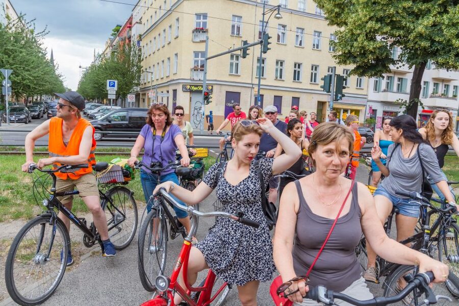 Berlin: Alternative Bike Tour of Kreuzberg & Friedrichshain - River Spree riding: why the scenery is not just eye candy