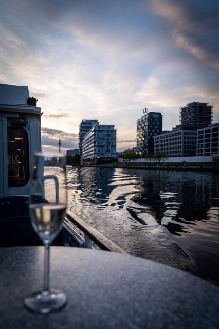 Berlin: Audrey Ahoi! Spree cruise with drag queen (HOL) - From Bellevue Palace Area to the House of World Cultures: The Route Starts with Story Hooks