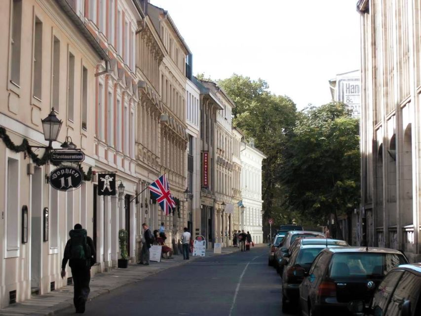 Berlin: Backyards of Berlin 2-Hour Tour - Key moments worth your attention