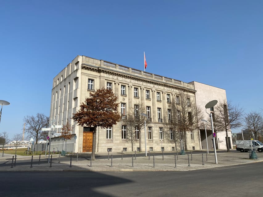 Berlin Battlefield Tour - Operation Berlin 1945 - What you actually learn, not just what you see