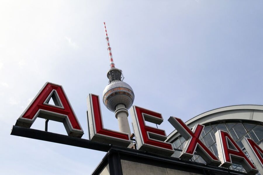 Berlin: Berlin Wall and the Cold War Walking Tour - Getting There Without Stress: Public Transport and Meeting Points