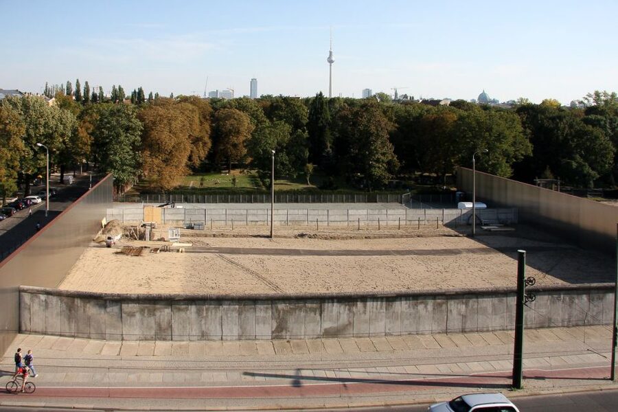 Berlin: Berlin Wall and the Cold War Walking Tour - Why Bernauer Straße Makes the Berlin Wall Personal