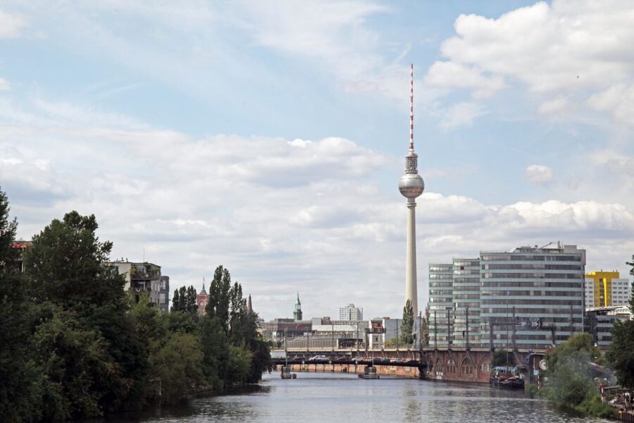 Berlin: Berlin Wall and the Cold War Walking Tour - Your Guide Matters: How Small Groups Stay Engaged