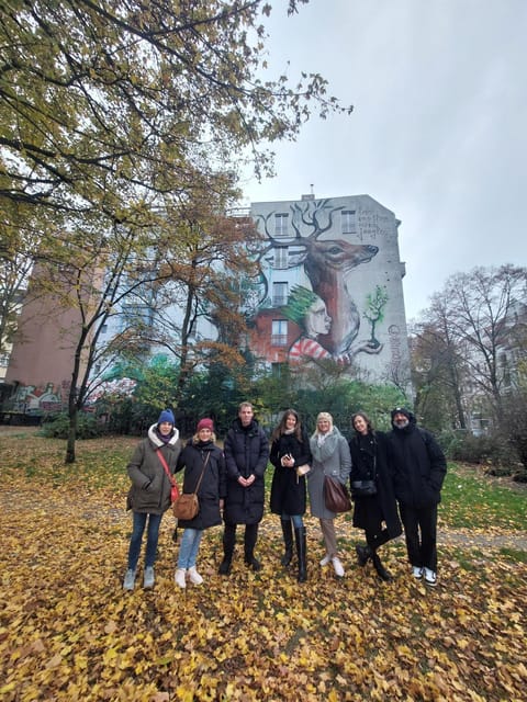 Berlin: Berlin Wall & East Side Gallery Walking Tour - Oberbaumbrücke stop: photo-friendly rhythm and a bridge between neighborhoods