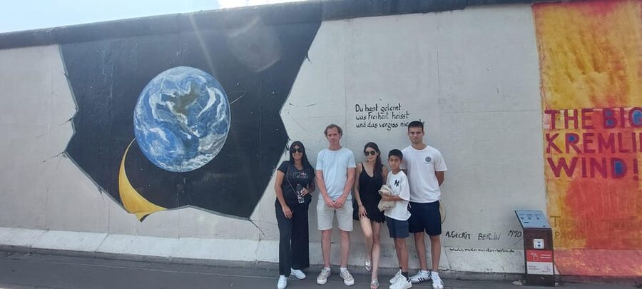 Berlin: Berlin Wall & East Side Gallery Walking Tour - Kreuzberg finale and the Schlesisches Tor finish