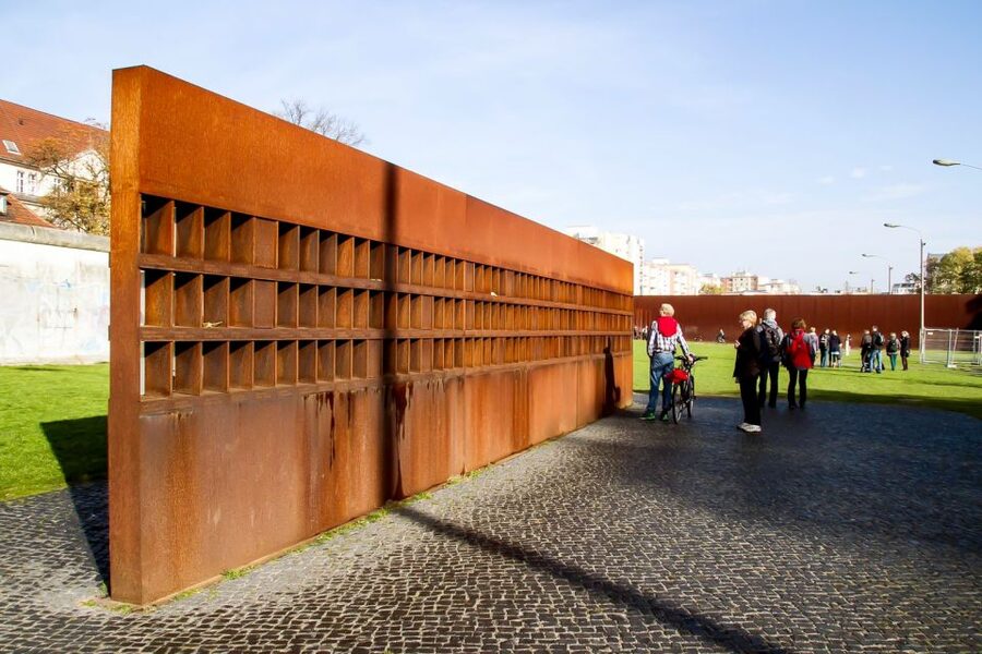 Berlin: Berlin Wall Tour Berlin East West - Key things you’ll notice on this Berlin Wall East-West walk