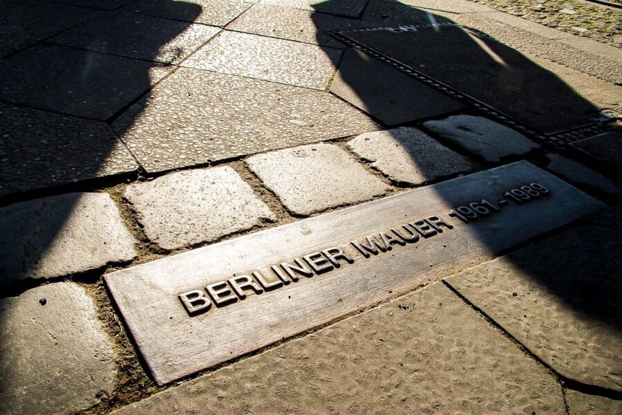 Berlin: Berlin Wall Tour Berlin East West - Walking the Most Famous Berlin Wall Street: What You Notice First