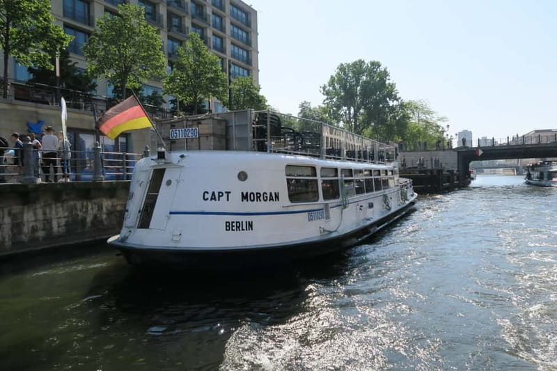 Berlin: Boat Sightseeing Cruise with Audioguide - Finding the boat at Anlegestelle Domaquaree, and getting on time