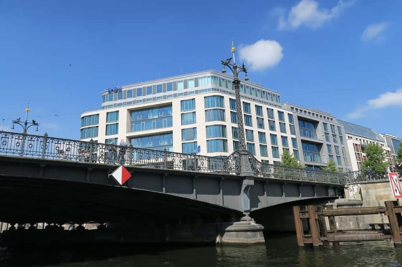 Berlin: Boat Sightseeing Cruise with Audioguide - From Domaquaree toward Nikolaiviertel and Mühlendammschleuse