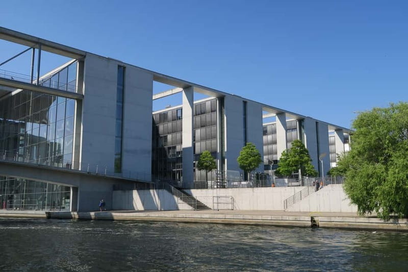 Berlin: Boat Sightseeing Cruise with Audioguide - Reichstag, Berlin Hauptbahnhof, and the government district viewpoints