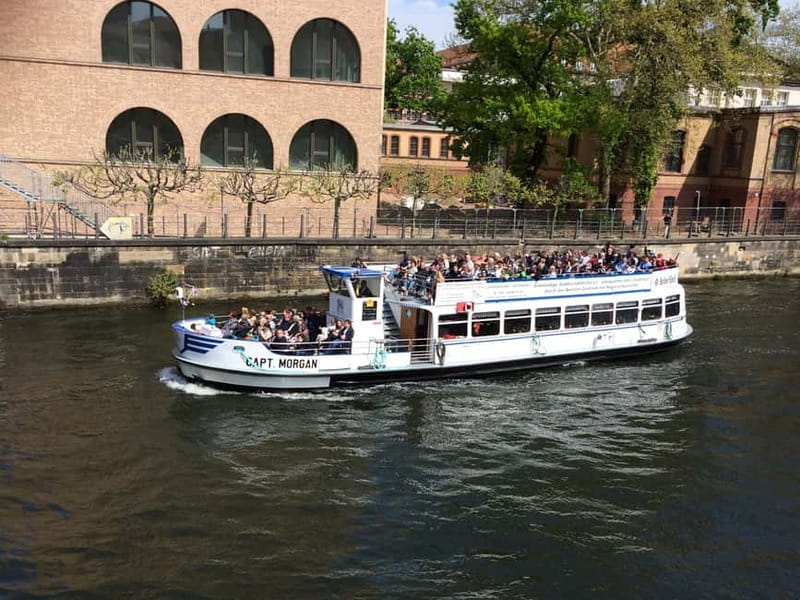Berlin: Boat Sightseeing Cruise with Audioguide - Price and value for a 1-hour landmark pass