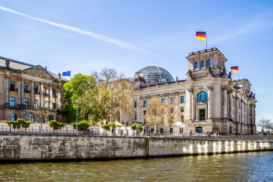 Berlin: Boat Tour Along the River Spree - Getting Your Bearings: Boarding at Friedrichstrasse