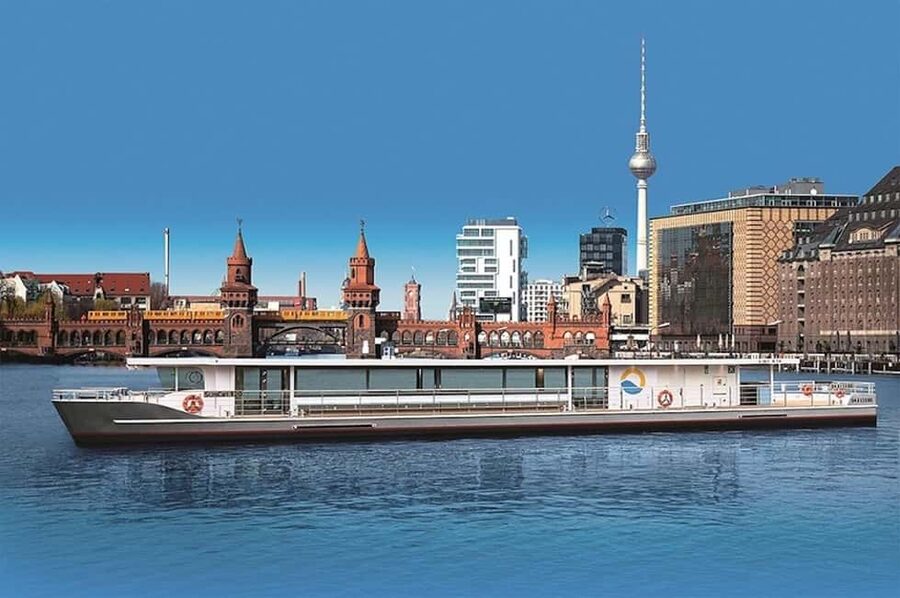 Berlin boat tour| Berlin highlight tour with solar boat on the Spree - Why a solar boat on the Spree feels like a smart Berlin hack