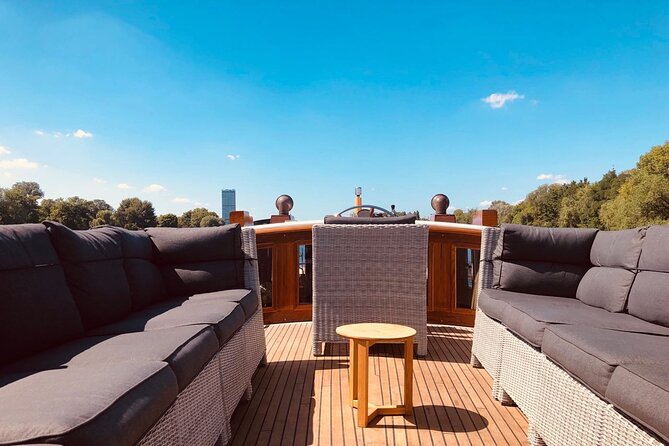 Berlin Boot Sightseeing Tour on Electric Private Yacht - The Landmark Circuit: Humboldt Forum, Alexanderplatz Old Town, Reichstag Area
