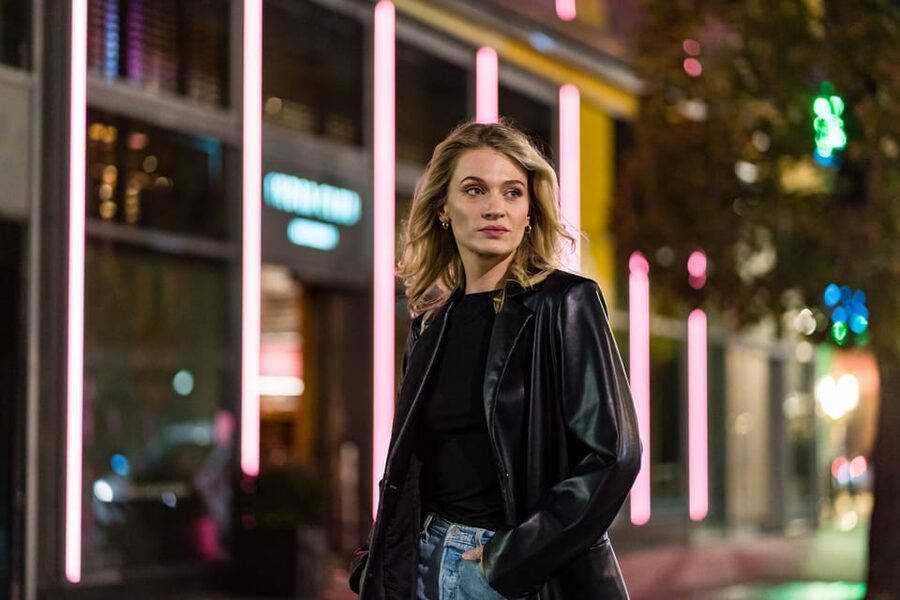 Berlin by Night: Private Photoshoot at Illuminated Cityscape - Brandenburg Gate at night: the main show and the final photos