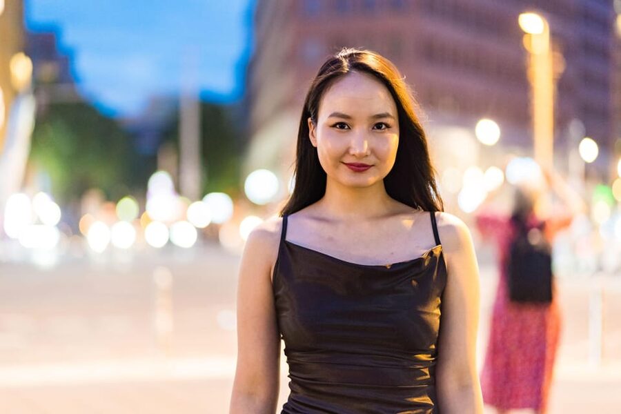 Berlin by Night: Private Photoshoot at Illuminated Cityscape - Posing help that feels human, not robotic
