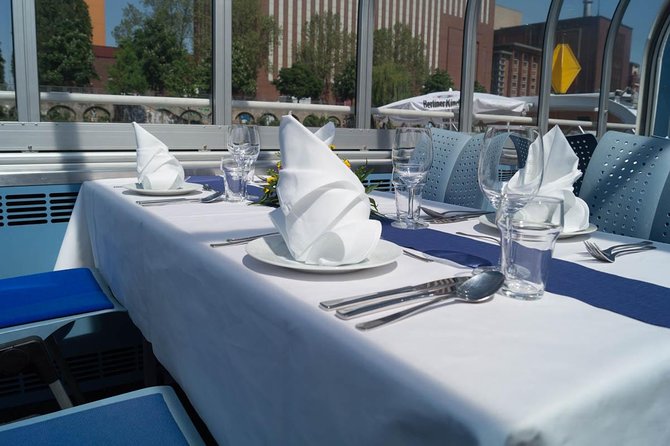 Berlin Capital 4-Course Sunset Dinner Cruise Including Drinks - Drinks Included, and Why the Service Matters at Night